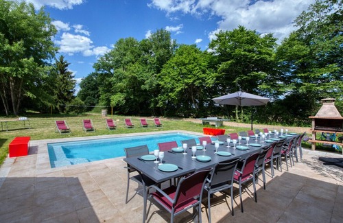 La Celle-sur-Loire Villa | So Villa Margotterie (58) - Heated pool - Volleyball - 2h Paris - 24p.