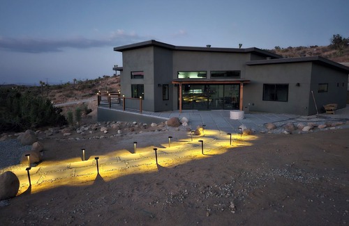 Yucca Valley House | Soak at Boulder Cove-Private-Hot Tub-Mountain Views-Private Walking Path