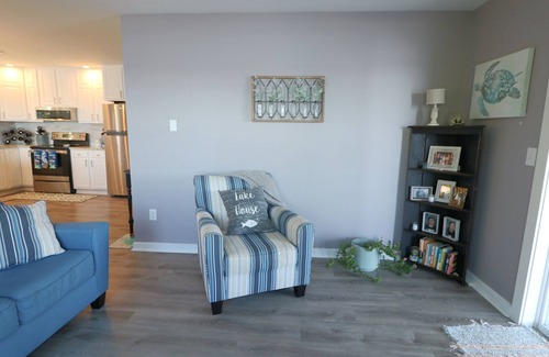 Jamestown Apartment | Soak in the expansive views and enjoy lakefront at Willow Avenue! *Hot Tub*