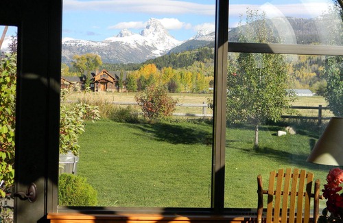 Alta House | Soak in the Hot Tub, Relax by the Fireplace, or X-C Ski from the Back Door