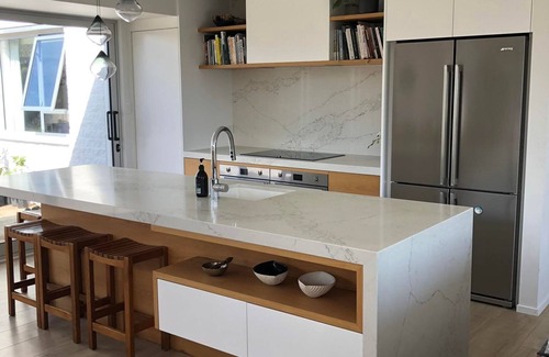 Raumati South House | Soak up the views, enjoy the spa