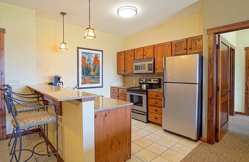 Snowshoe Condo | Soaring Eagle #002: 2 Bedrooms, 2 Full Baths: Slope Side, Hot Tubs. Underground Parking.