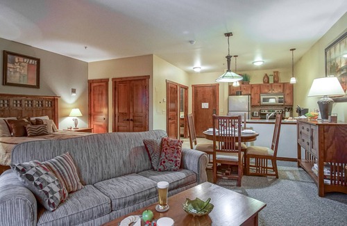 Snowshoe Condo | Soaring Eagle 315, Cozy Studio