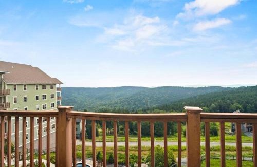 Snowshoe Apartment | Soaring Eagle 412 Next To Slopes Easy Covered Parking WiFi Fireplace
