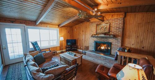Heltonville House | Soaring Eagle Cabin