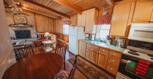 Heltonville House | Soaring Eagle Cabin
