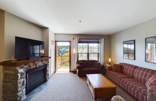 Snowshoe House | Soaring Eagle Ski-in - Ski-out Condo With Hot Tubs