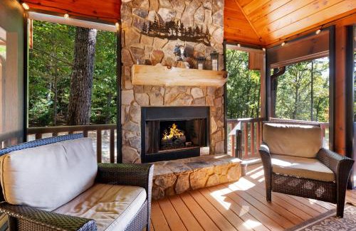 Morganton House | Soaring Hawk Lodge 15 Minutes Downtown Blue Ridge