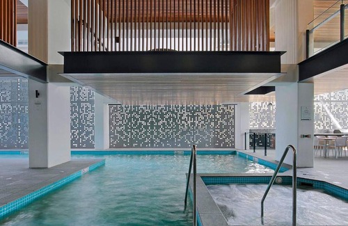 South Brisbane Apartment | Soaring Skyline on Southside at Resort-Style Stay