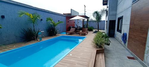 Muquem House | Sobrado com 3 Suítes, Piscina, Sala de Jogos, Playground, Garagem para 4 Carros