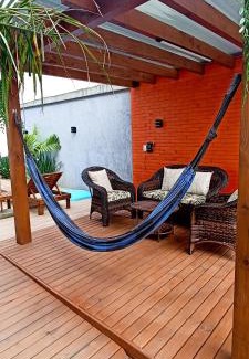 Muquem House | Sobrado com 3 Suítes, Piscina, Sala de Jogos, Playground, Garagem para 4 Carros