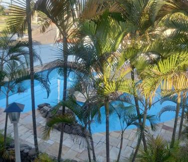 Indaia House | Sobrado Estiloso com Piscina à 300 m da Praia