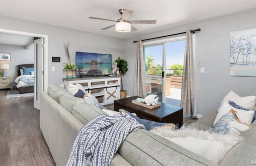 Central Escondido House | SoCal Charmer Oversized Saltwater Pool & Hot Tub