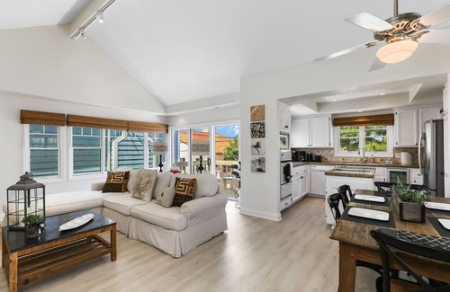 Corona del Mar House | SoCal's Finest Gem on Dahlia