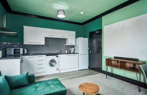 Doncaster Apartment | Social Media Adventure - 3 Bed 10% off Long stays