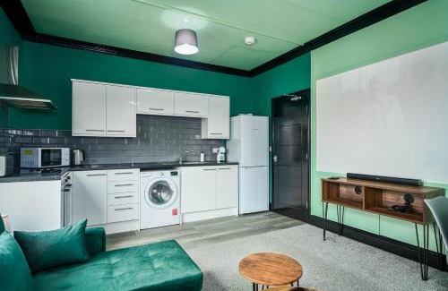 Doncaster Apartment | Social Media Adventure - 3 Bedroom - City Centre - Doncaster