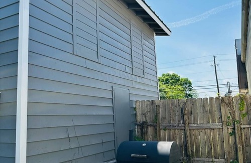 DeSoto House | Social Retreat, Relax or Fun! (OVER AGE OF 25 ONLY CAN RENT NO PARTIES