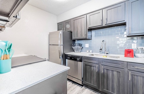 Dawson Apartment | SoCo 1BR suite, king bed, close to Downtown