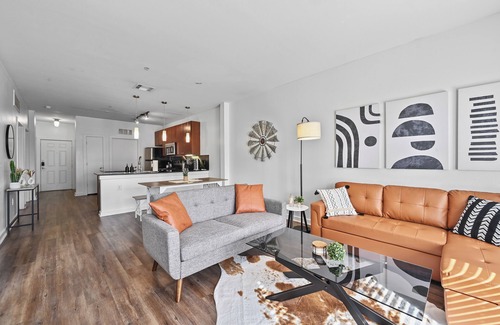 Travis Heights Apartment | SoCo Getaway - Walk to Downtown Pool Rooftop