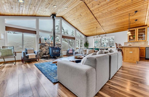 Soda Springs House | Soda Springs Getaway with River & Lake Access
