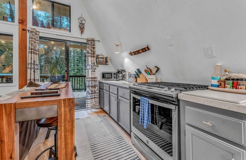 Pla-Vada Woodlands Cabin | Soda Springs Vacation Rental Near 3 Ski Resorts