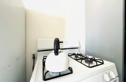 Los Angeles Apartment | Sofi, Kia forum- intuit dome 1-bedroom home Los Angeles upstairs right