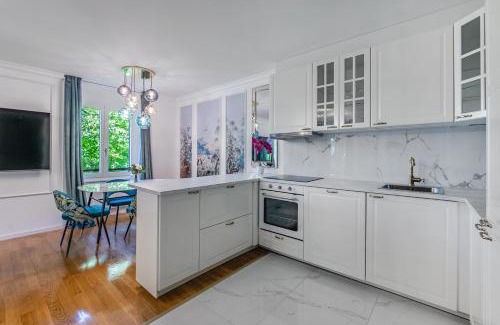 Montreux Apartment | Soft Glam 1-bedroom appt - Lake & Mountain View