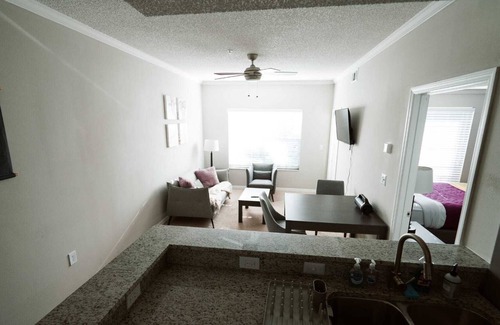 Courier City - Oscawana Apartment | SoHo/HydePark Aparment - Premium Location Free/ Parking