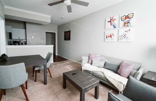 Courier City - Oscawana Apartment | SoHo/HydePark Aparment - Premium Location Free/ Parking