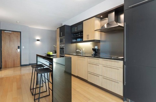 Wellington Place Hotel | SoHo Residences Toronto