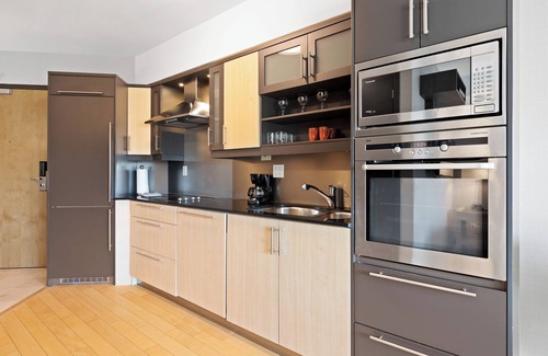 Wellington Place Hotel | SoHo Residences Toronto
