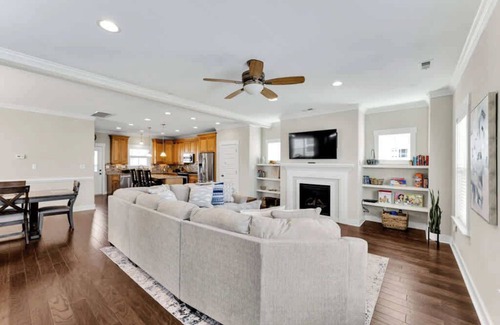 East Ocean View House | Sojourn Bay Haven Beach Home Steps to the Bay