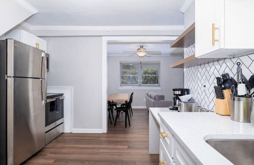 Norfolk - Virginia Beach Apartment | Sojourn Beach Side Paradise Cove Suite