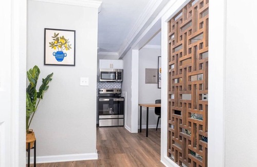 Norfolk - Virginia Beach Apartment | Sojourn Beach Side Paradise Cove Suite