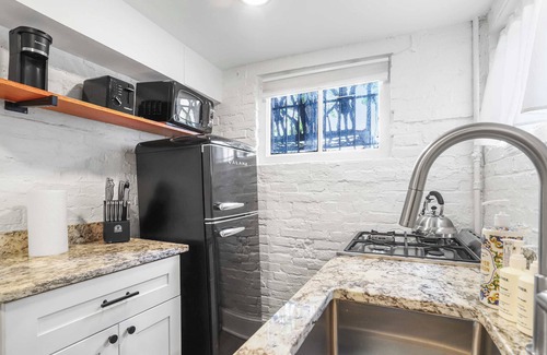 Capitol Hill Apartment | Sojourn Charming Lower Level Studio - Capitol Hill