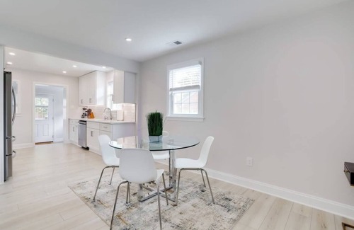 Seminary Hill House | Sojourn on Duke NEW 3 BR in Alexandria