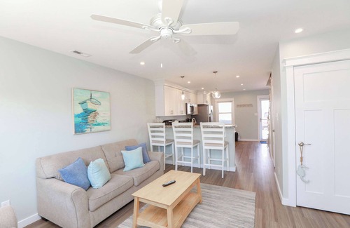 Chic's Beach Apartment | Sojourn's Sea Views with Balcony Sleeps 4