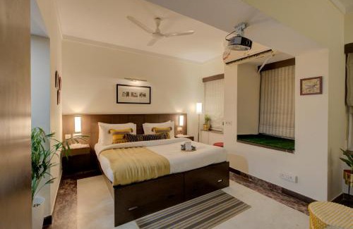 Indirapuram Apartment | Sojourn stayz- stylish private studio with projector