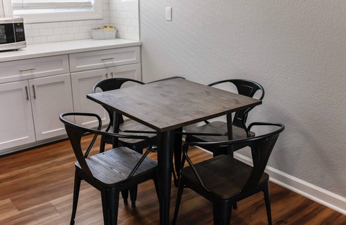 Willoughby Spit Apartment | Sojourn Sun Suite 2 BR 2 BA at Beach Cottages