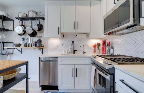 Bloomingdale Apartment | Sojourn Worldly 1 BR 2 BA, 2 Blocks to Shaw Metro