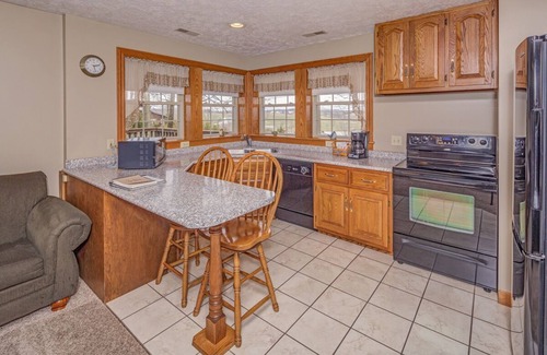 Dundee Cabin | Sojourner's Lodge & Log Cabin Suites
