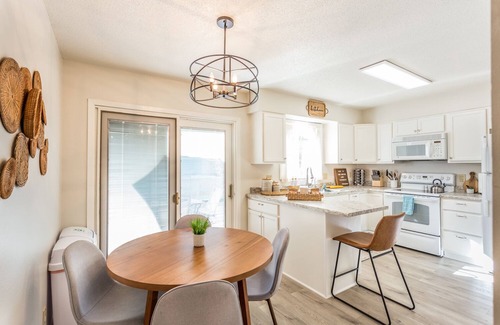 Sioux Falls House | Sojourners Cozy Retreat-Heart of SF-4bd | 2 ba
