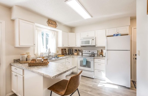 Sioux Falls House | Sojourners Cozy Retreat-Heart of SF-4bd | 2 ba
