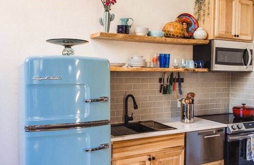 Sedona Cabin | Sol Cottage Sunny Modern Cabin+Hiking+Oak Creek Access