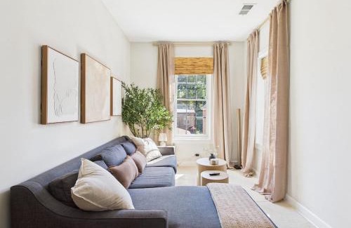 West Town Apartment | Sol de Lumiere 2BR, Deck, Parking near Wicker
