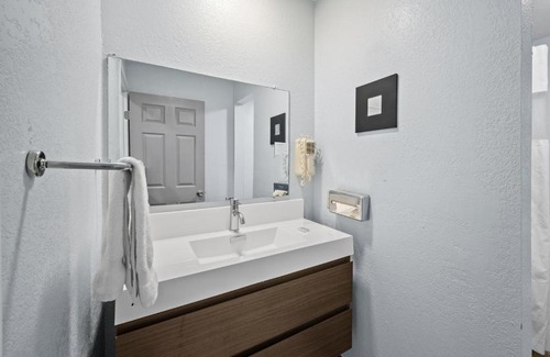 Cathedral City Hotel | Sol Springs Inn