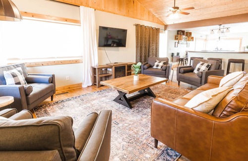 Carbon Hill Cabin | Solace by Hocking Hills 6BD/3.5BA cabin