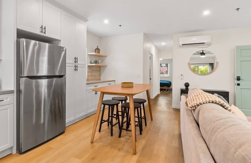 Olde Solana Beach Apartment | Solana Beach Fletcher Cove, Cedros Design - Renovated 2bd Apt