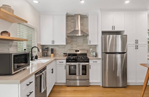 Olde Solana Beach Apartment | Solana Beach Fletcher Cove, Cedros Design - Renovated 2bd Apt
