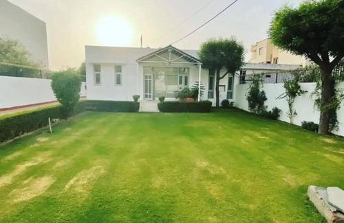 Sitapura Villa | Solanki Farm & Pool Villa Gardens Jaipur .nn